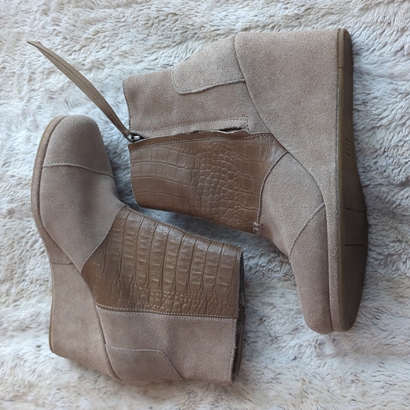 Toms Size 9 Suede Wedge Ankle Booties Womens Desert Tan Brown Shoes Leather - Picture 7 of 9